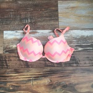 Victoria’s Secret 34D bra